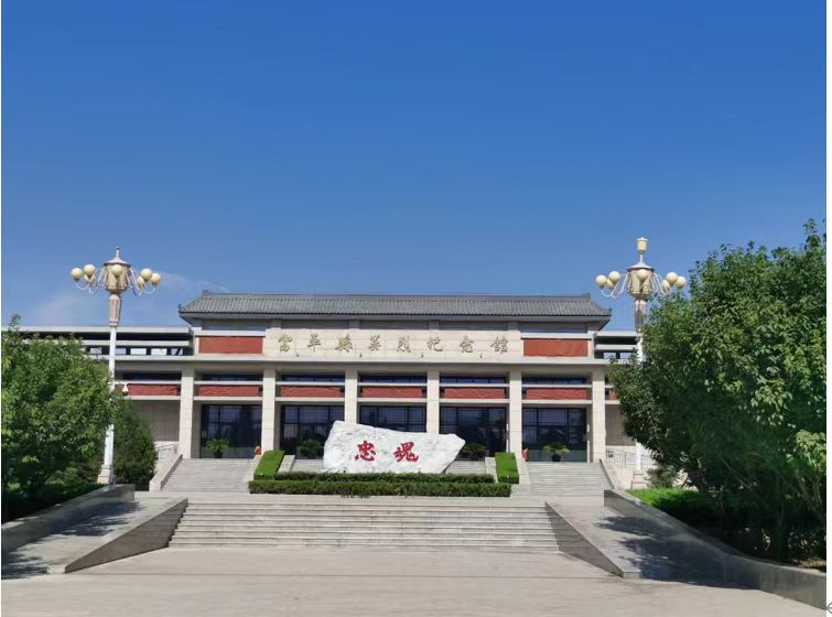 長安大學赴陜西渭南“鄉(xiāng)村振興·服務(wù)三農(nóng)”暑期社會實踐隊在富平烈士陵園參觀學習，緬懷先烈