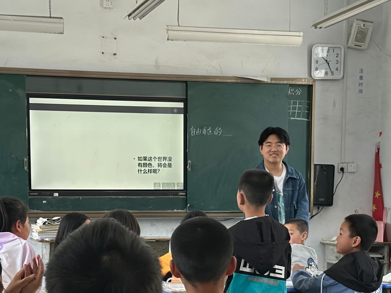 河南工業(yè)大學學子三下鄉(xiāng)——心系教育發(fā)展，弘揚紅色精神