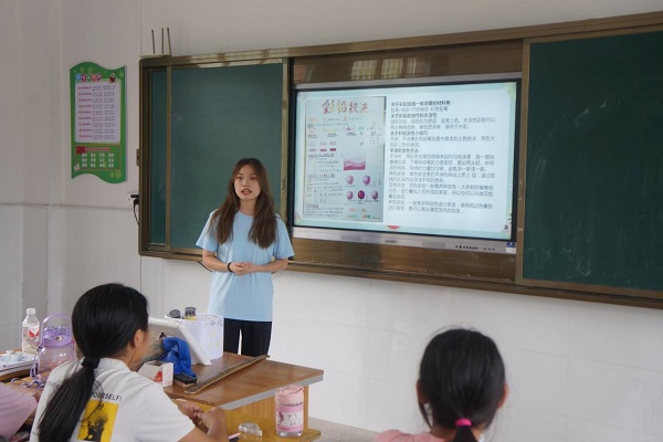 一幅彩鉛畫，繪就心靈深處的那一抹陽光——崇陽啟明星志愿服務隊