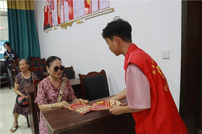 內(nèi)江師范學院學子暑期三下鄉(xiāng)：法治建設(shè)步步高，普法宣傳聲聲到