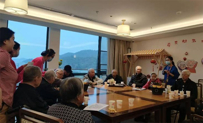 公共管理學(xué)院開展“老有所樂(lè) 情暖冬季”志愿活動(dòng)