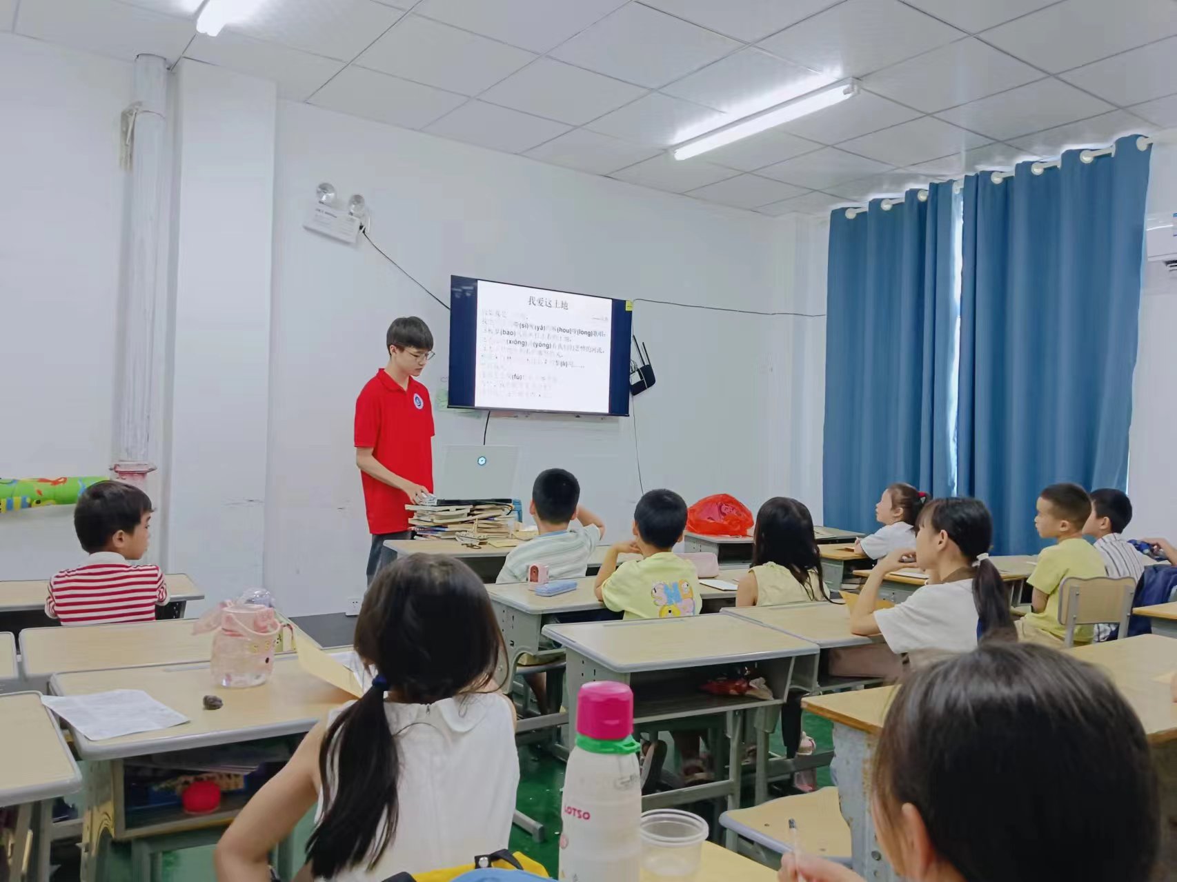  童心港灣，暖心助學