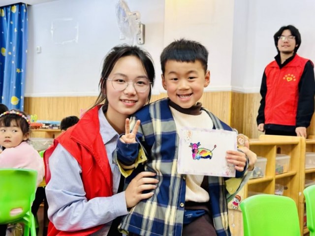 湖文學(xué)子宣講古今相通、攜手繪畫
