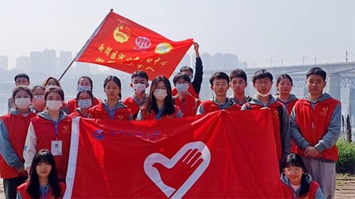 雷鋒精神遍天下，志愿暖流漾人心