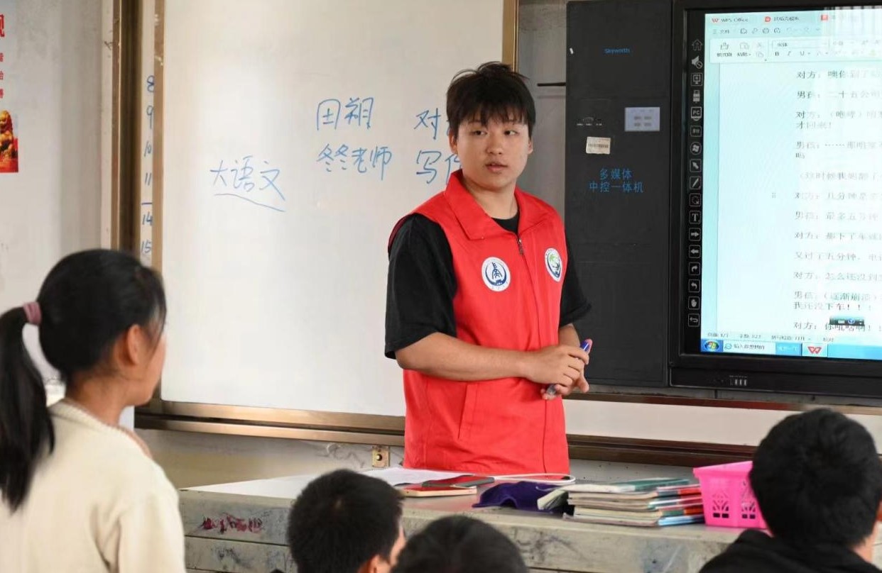 長(zhǎng)安大學(xué)學(xué)子三下鄉(xiāng) | 青春實(shí)踐求真知，文化進(jìn)村育新風(fēng)