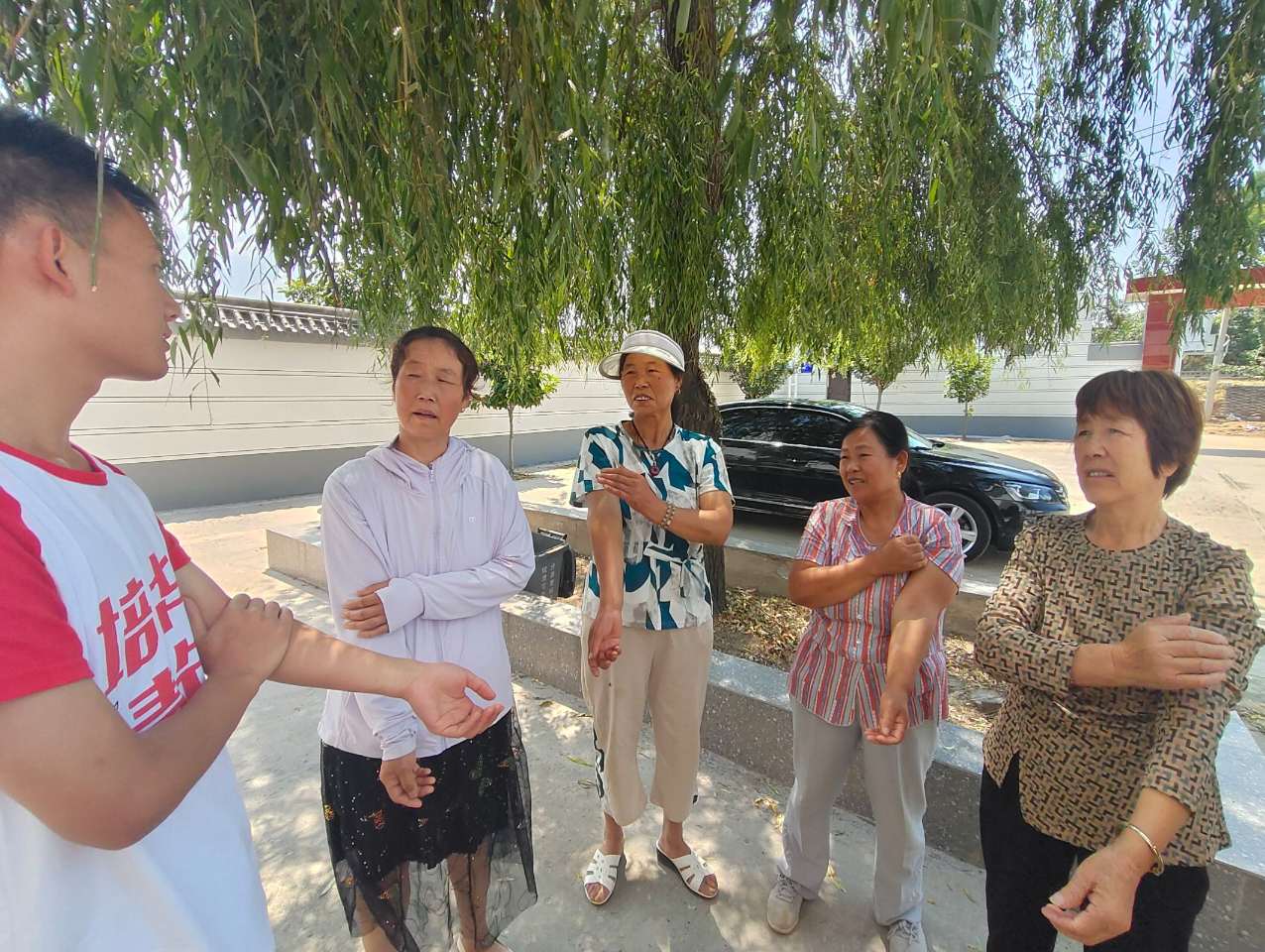 炎炎夏日義診行，濃濃真情暖人心