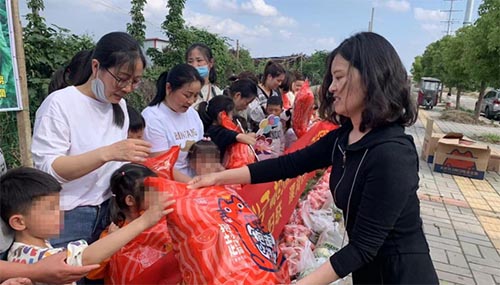 漯河市婦聯(lián)、漯河市六院聯(lián)合開展“大手牽小手 相約采摘園”親子社會(huì)實(shí)踐活動(dòng)