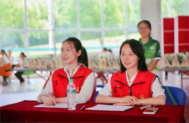 江西中醫(yī)藥大學(xué)的校慶志愿者們展青春風(fēng)采！