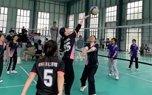 飛揚(yáng)的青春，不屈的精神