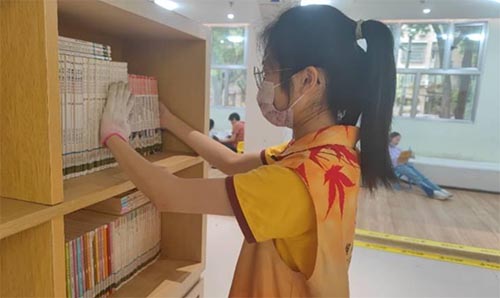 商學(xué)院5月20日開展“共沐書香，閱見(jiàn)美好”志愿活動(dòng)