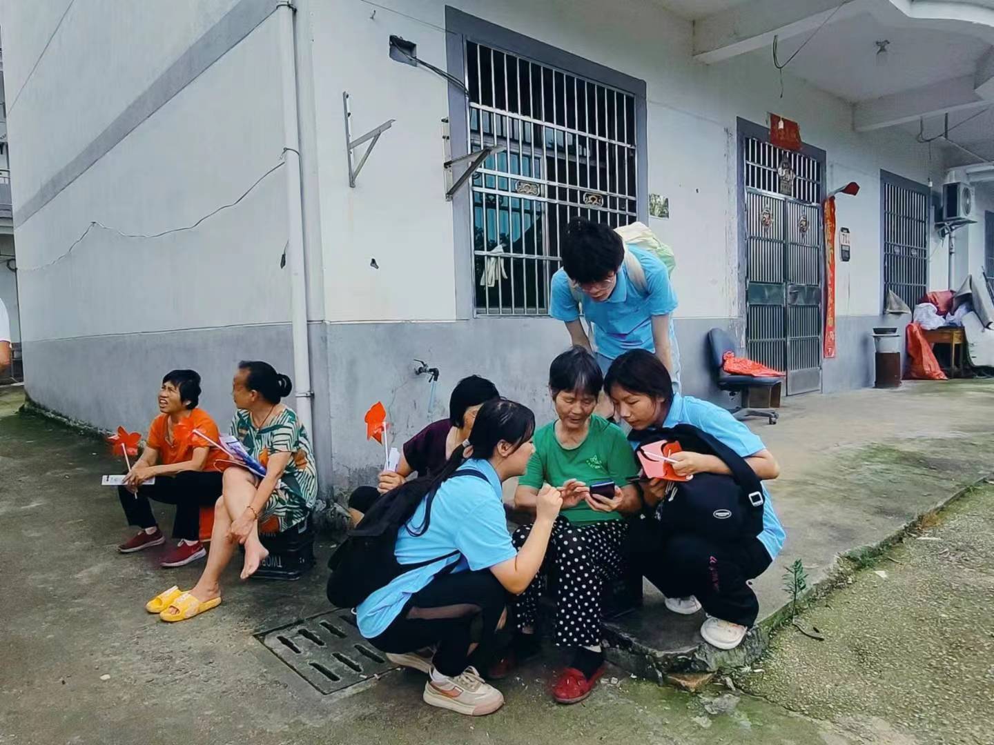 智聯(lián)時(shí)代，慧享安全  ；頤年課堂 ，反詐慧眼