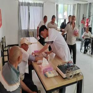 情暖敬老院，健康伴暮年