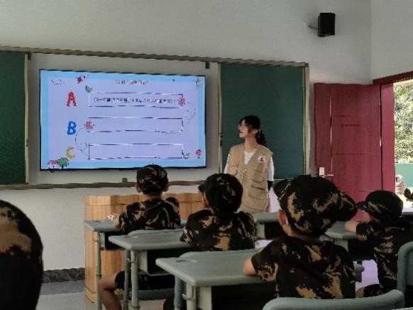 佛科院學子深入連南瑤族自治縣三下鄉(xiāng)：義教促交流，互助共成長