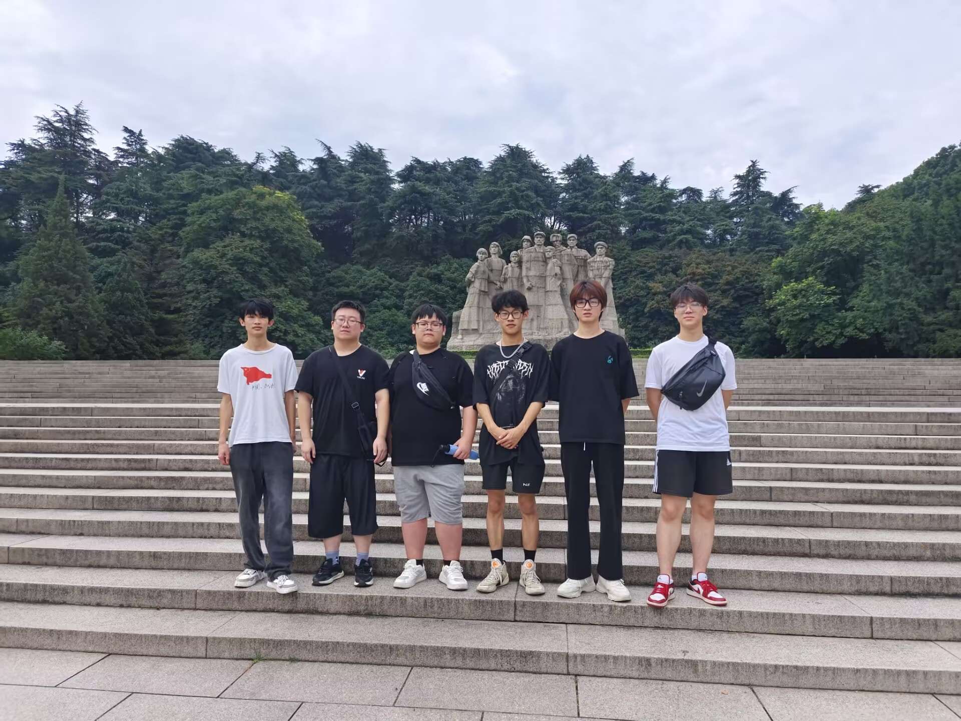 地信學(xué)子赴南京紅色紀(jì)念館開(kāi)展“體悟紅色精神，傳承紅色基因”主題實(shí)踐項(xiàng)目