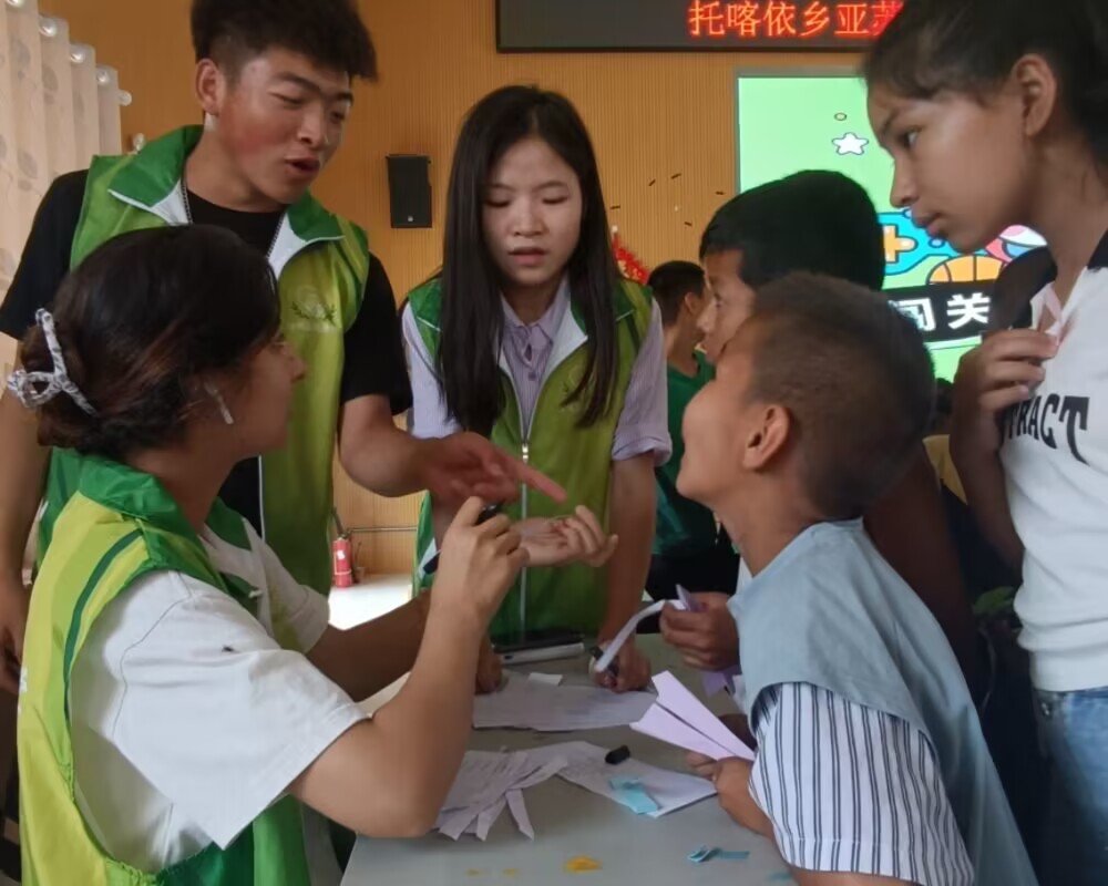 農(nóng)科學(xué)子推普下鄉(xiāng)，筑牢文明素養(yǎng)壁壘