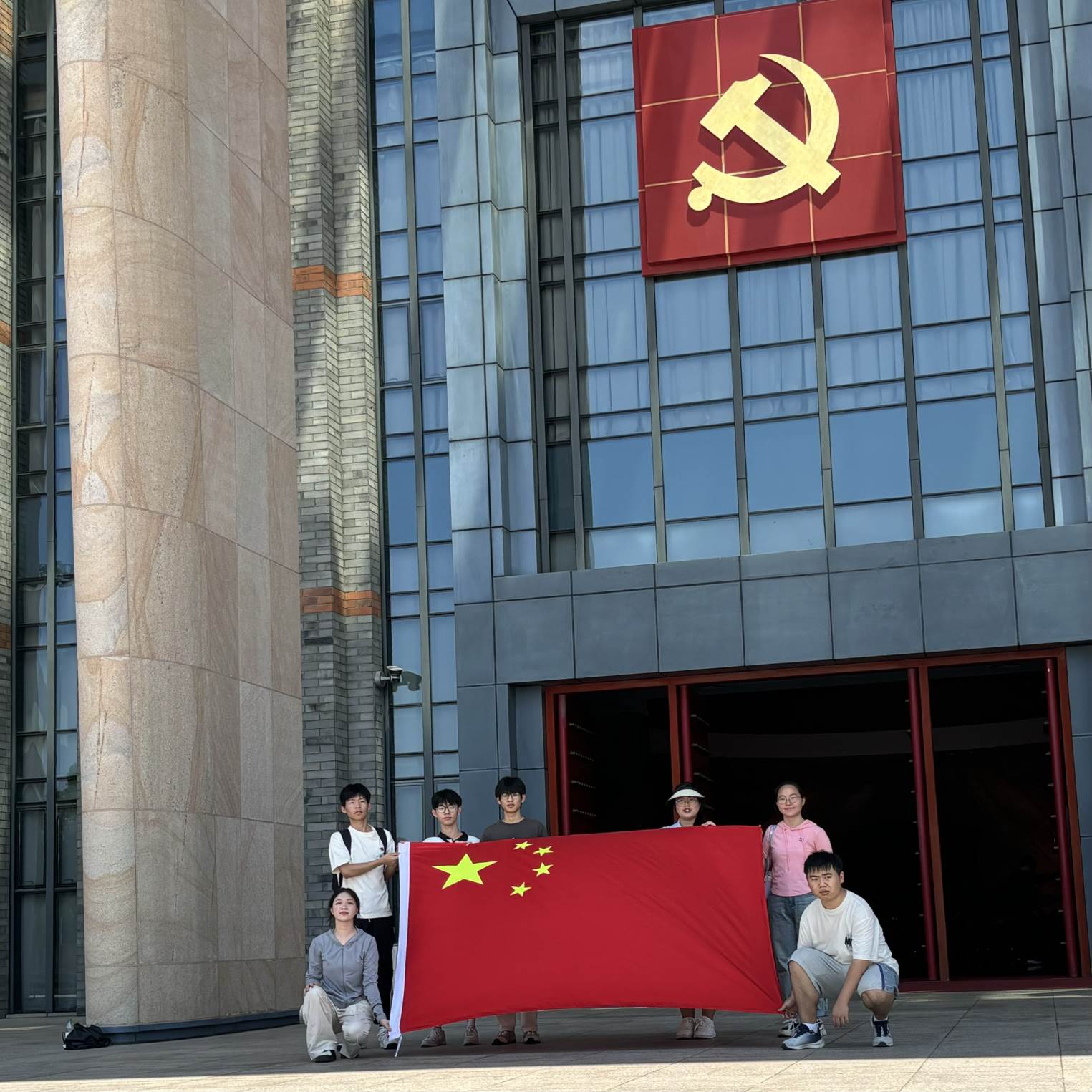 “以紅色革命文化為引，推廣普通話，共筑鄉(xiāng)村振興夢”--浙經(jīng)院學(xué)子實(shí)踐調(diào)研圖